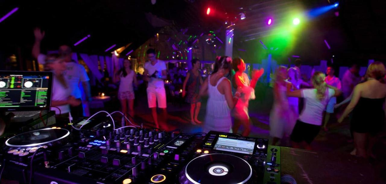 Crown Hotel-private Bikini 4*