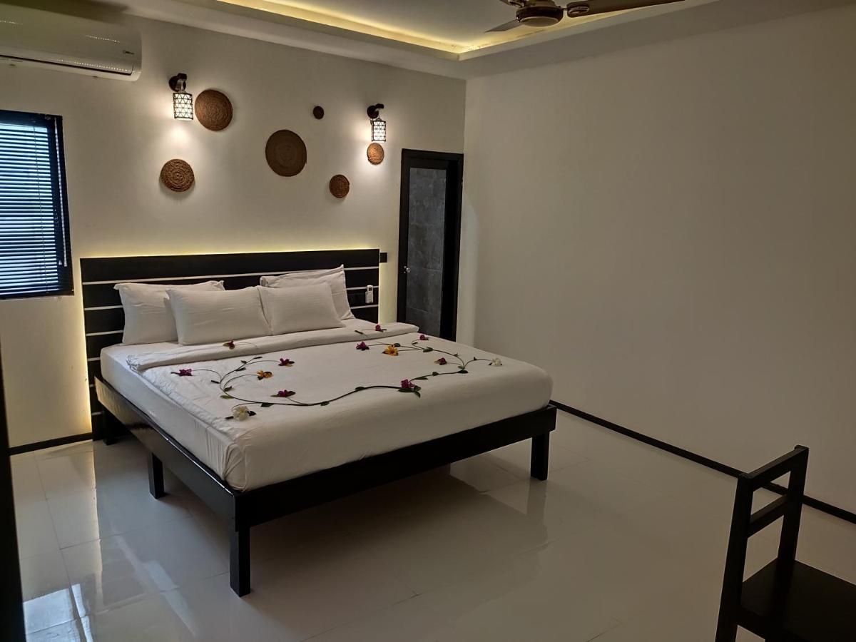 Crown Hotel-private Bikini