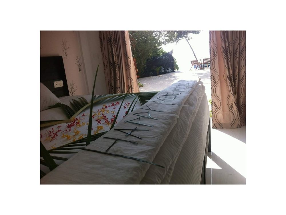 Crown Hotel-private Bikini Dhiffushi