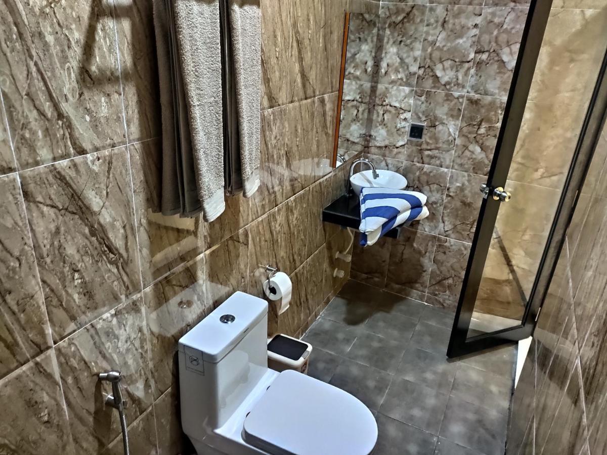 Crown Hotel-private Bikini 4*